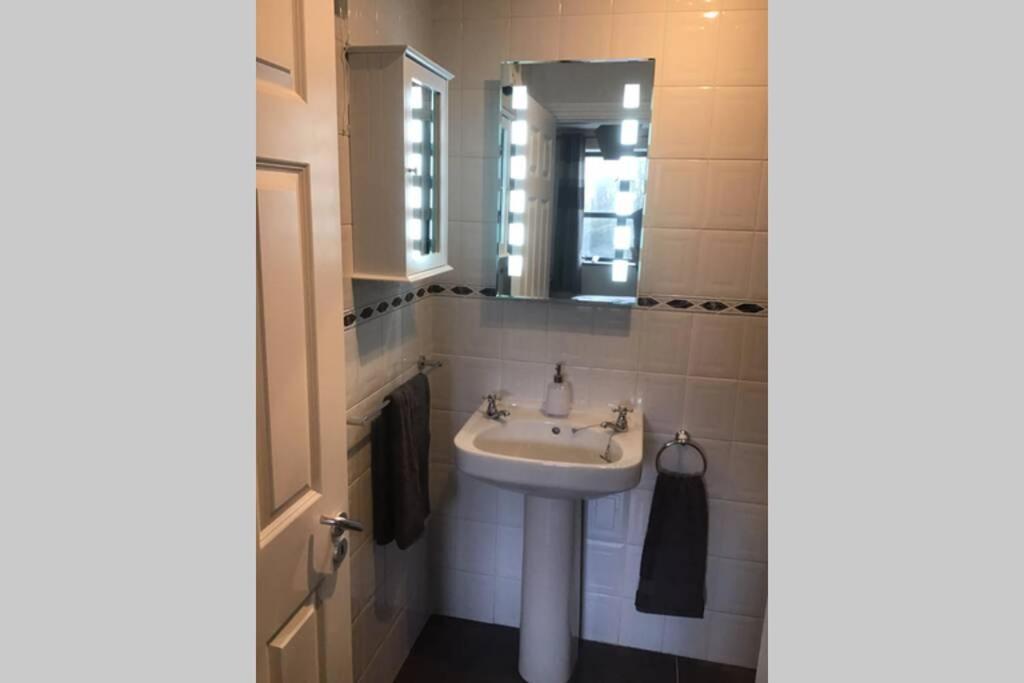 Waterfront Apartment Completely Refurbished Westport Zewnętrze zdjęcie