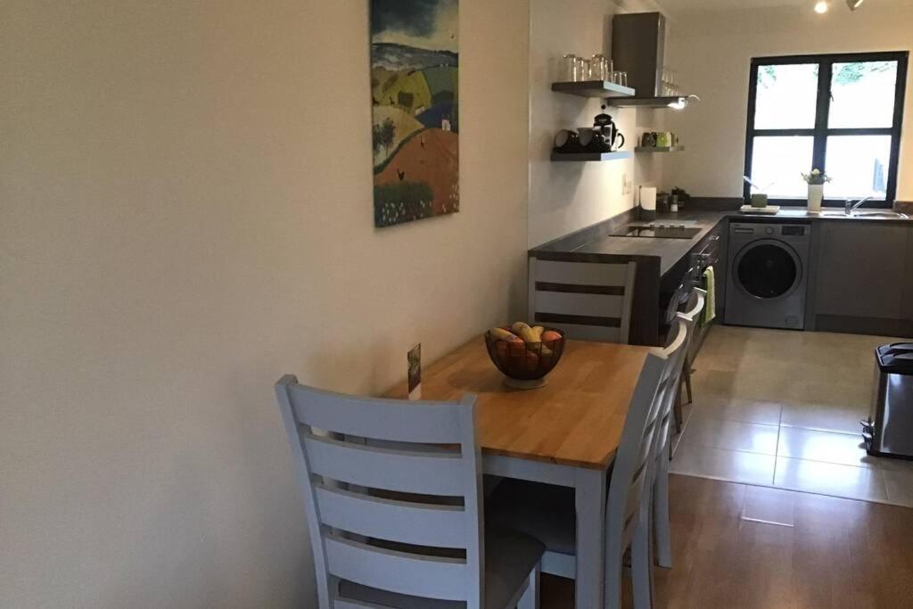 Waterfront Apartment Completely Refurbished Westport Zewnętrze zdjęcie
